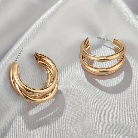 NEW Gold 18k plated Modern Hoop Earrings - Picture 4 of 7